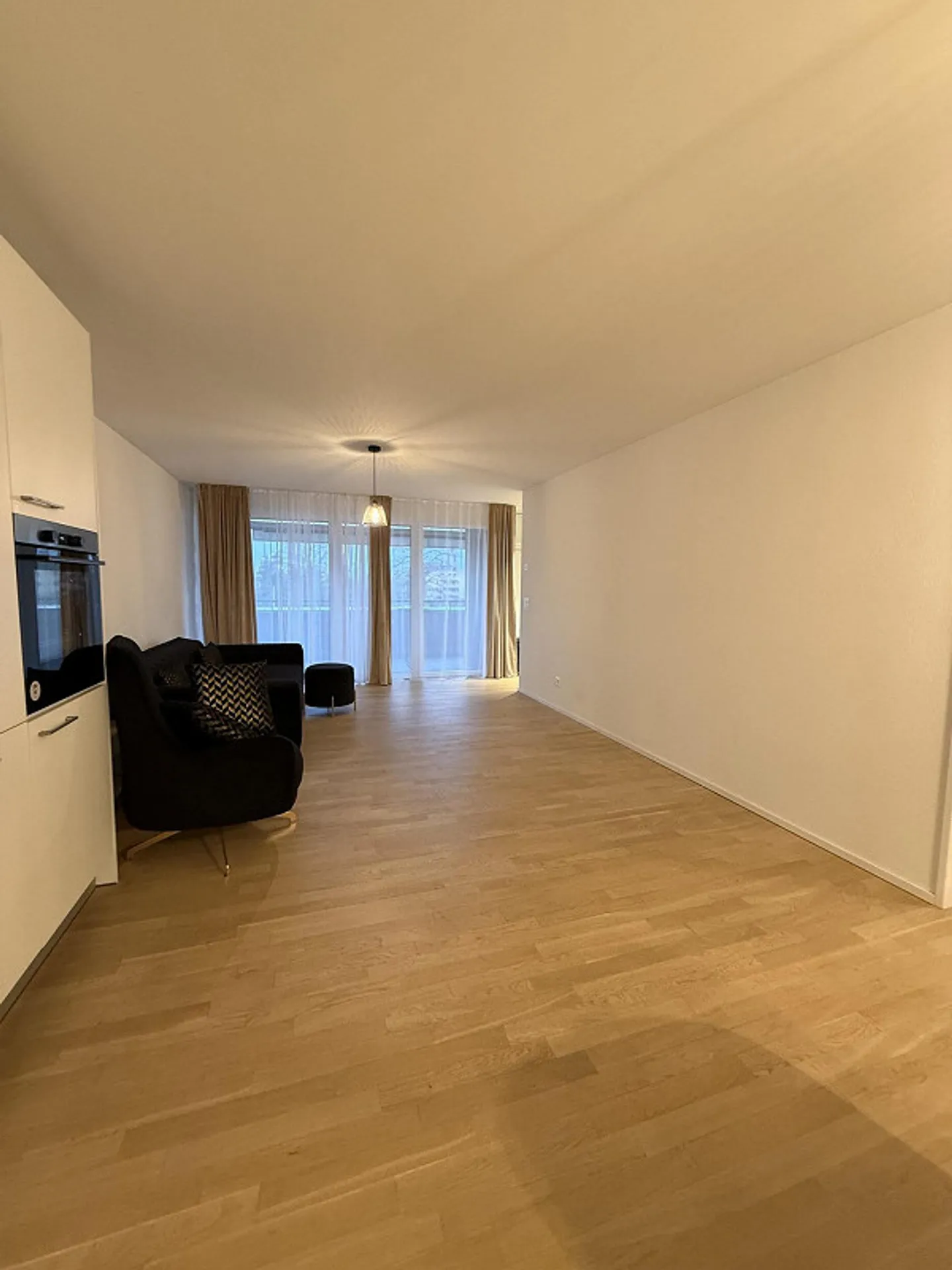 Moderno appartamento di 2,5 stanze in un quartiere centrale a Bülach - Foto 5 di 7