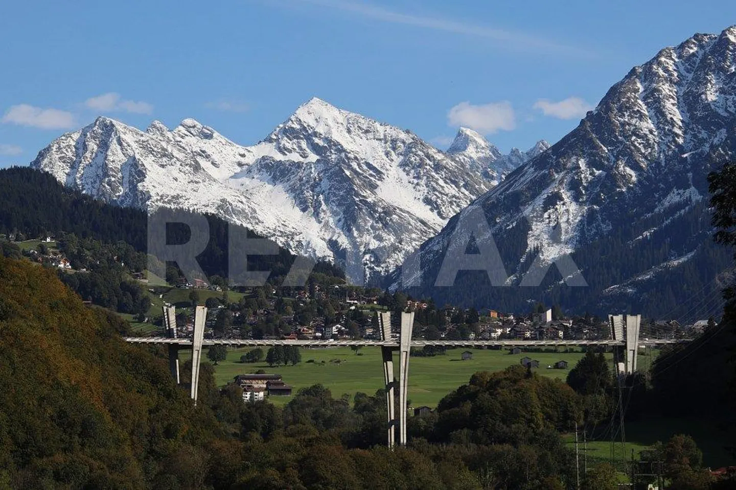Mehrfamilienhaus mit Umschwung - Foto 3 von 4