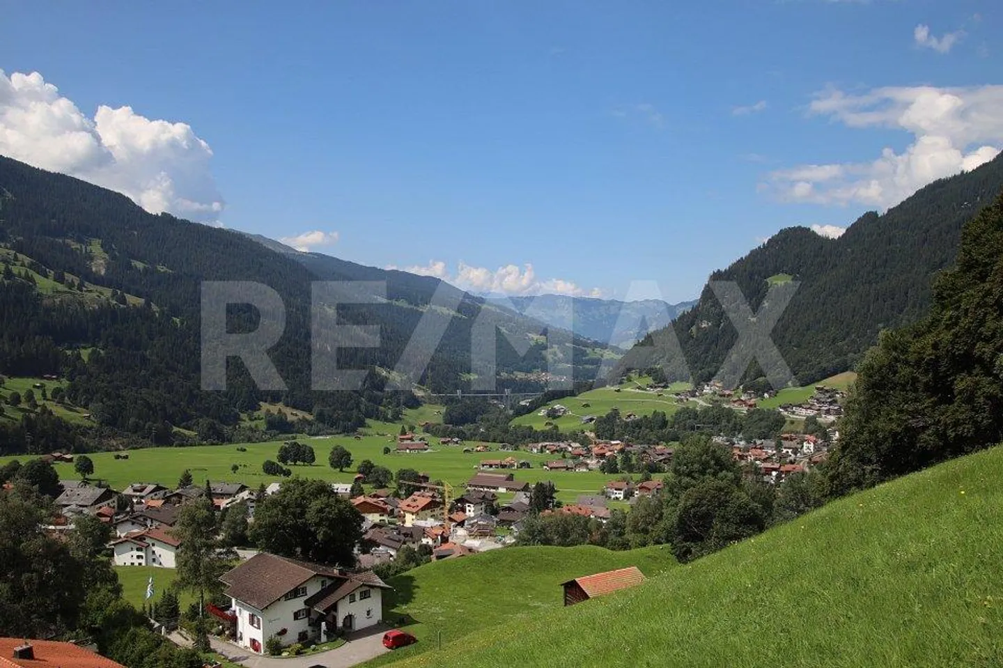 Mehrfamilienhaus mit Umschwung - Foto 4 von 4