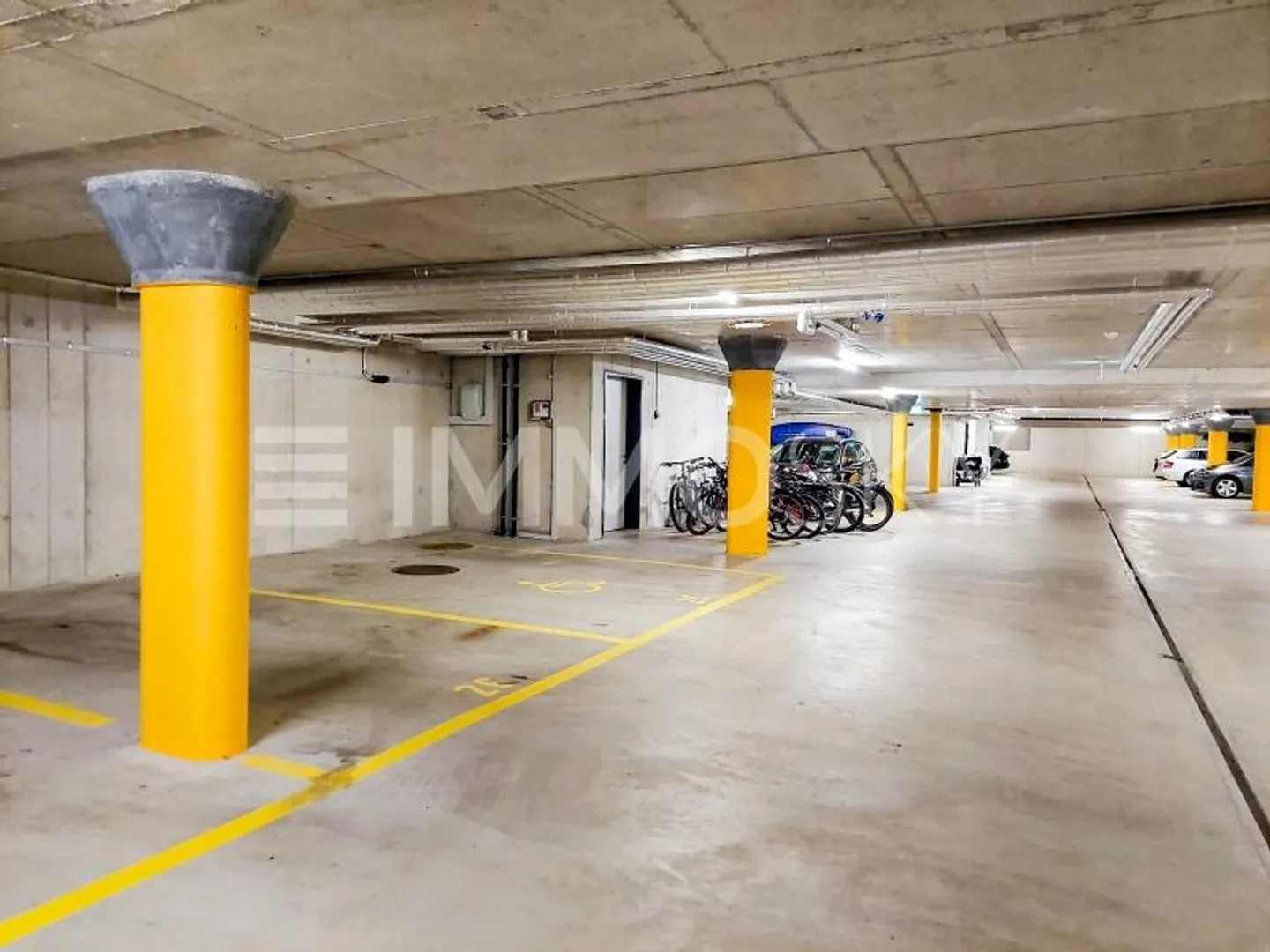 Place de parking avec protection complète - Prêt pour tous les temps - Photo 1 sur 2