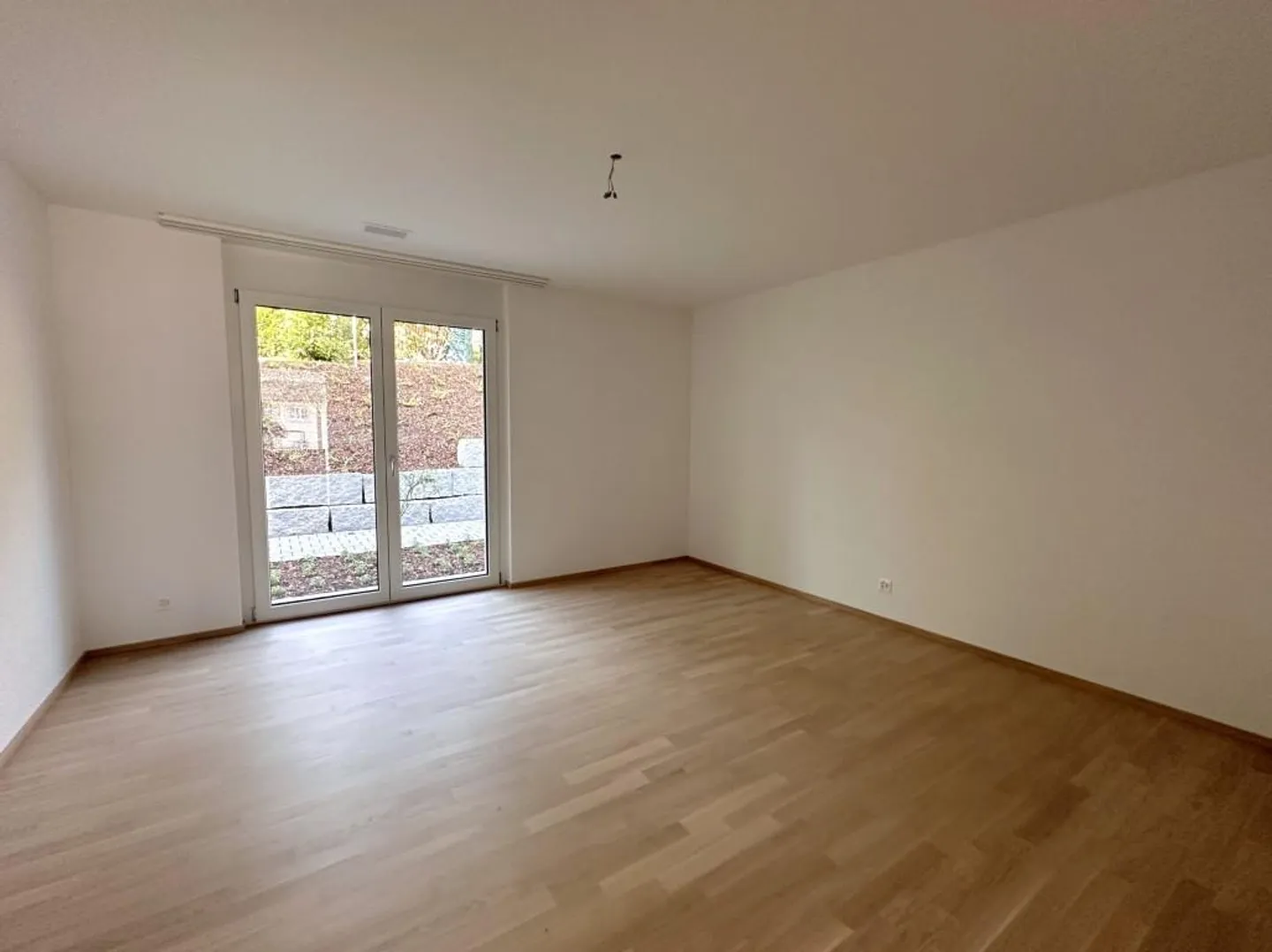Einmalig schön ausgebaute 4.5-Zimmer-Gartenwohnung mit grossen Fenstern - Foto 5 von 6