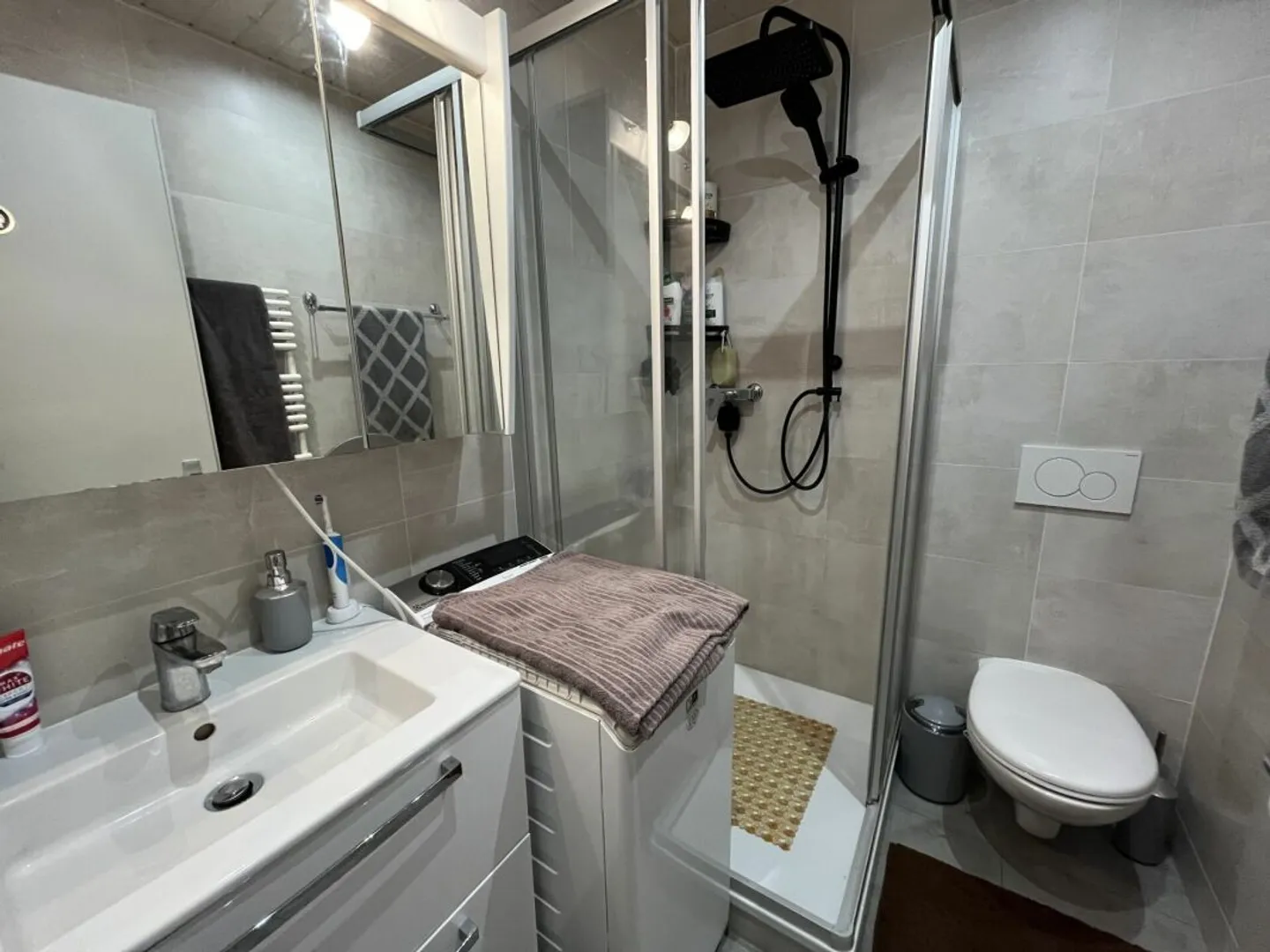 Completely renovated, bright, well located - Photo 6 of 11