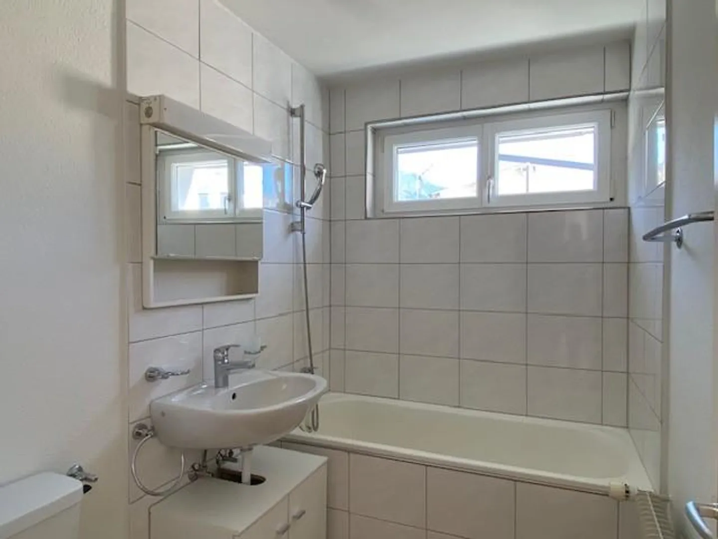 Renovated Apartment - Photo 3 of 8