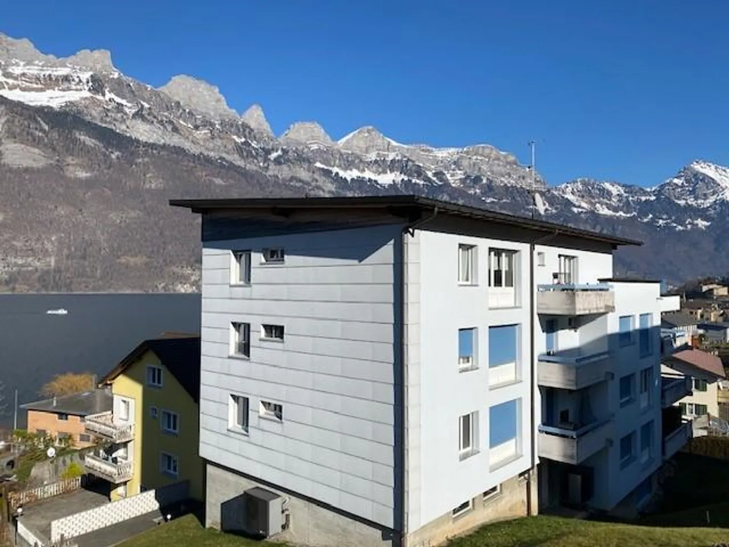 Renovated Apartment - Photo 4 of 8