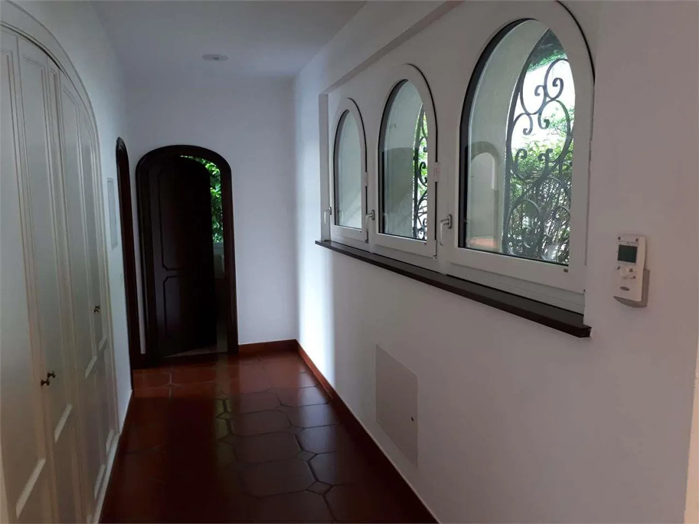 Vezia, magnificent villa with indoor pool - Photo 12 of 13