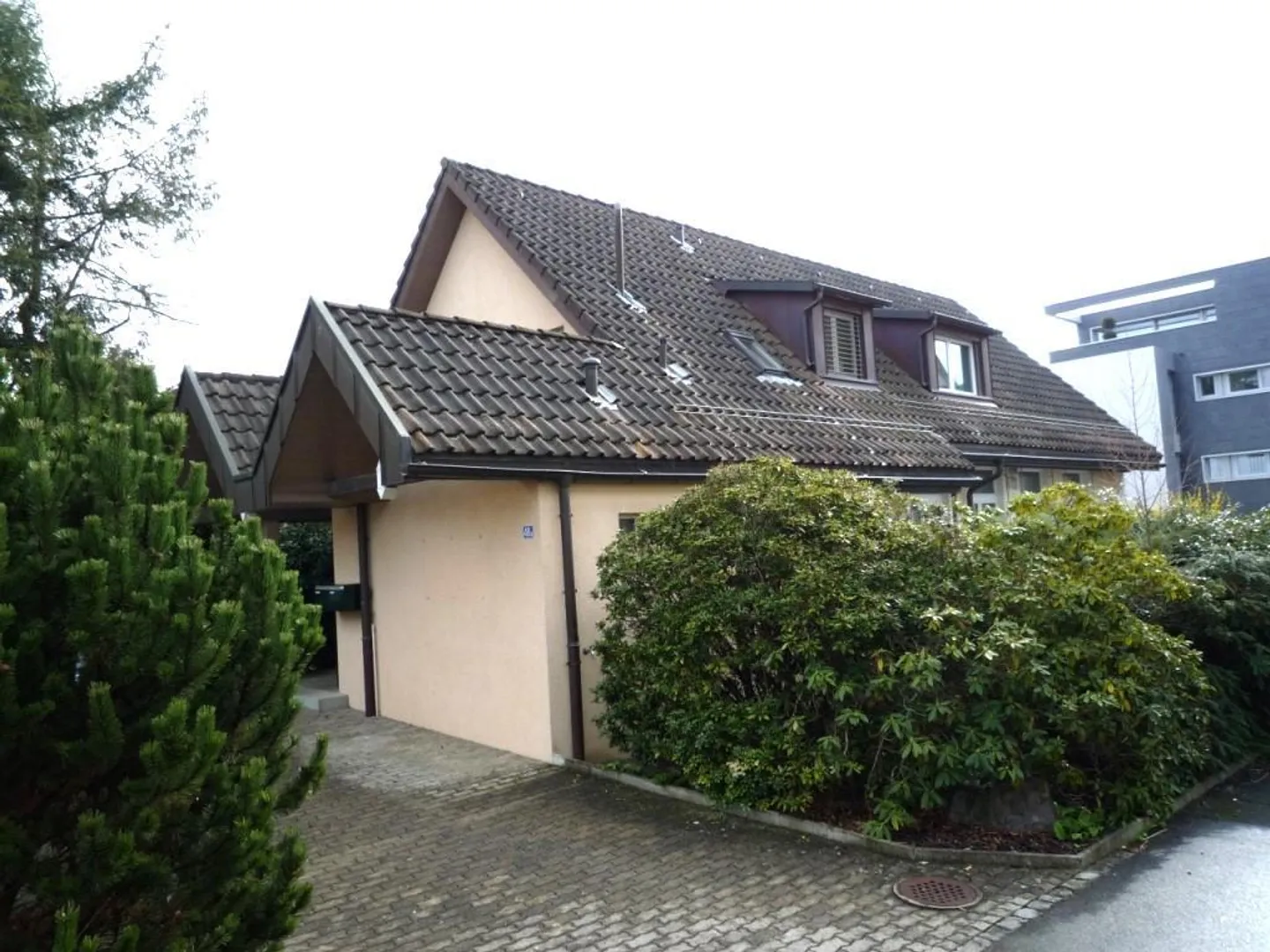 Commercial space in Küsnacht limited until 30.06.2027 - Photo 1 of 13