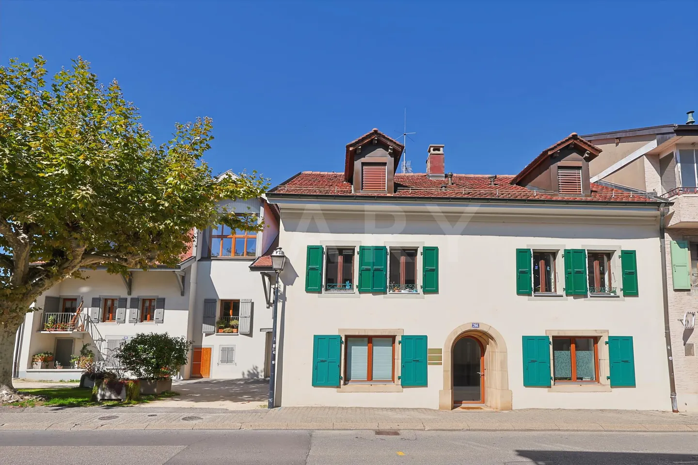 CASATAX - Appartement Triplex de 5 pièces au Coeur de Bernex - Photo 2 sur 15