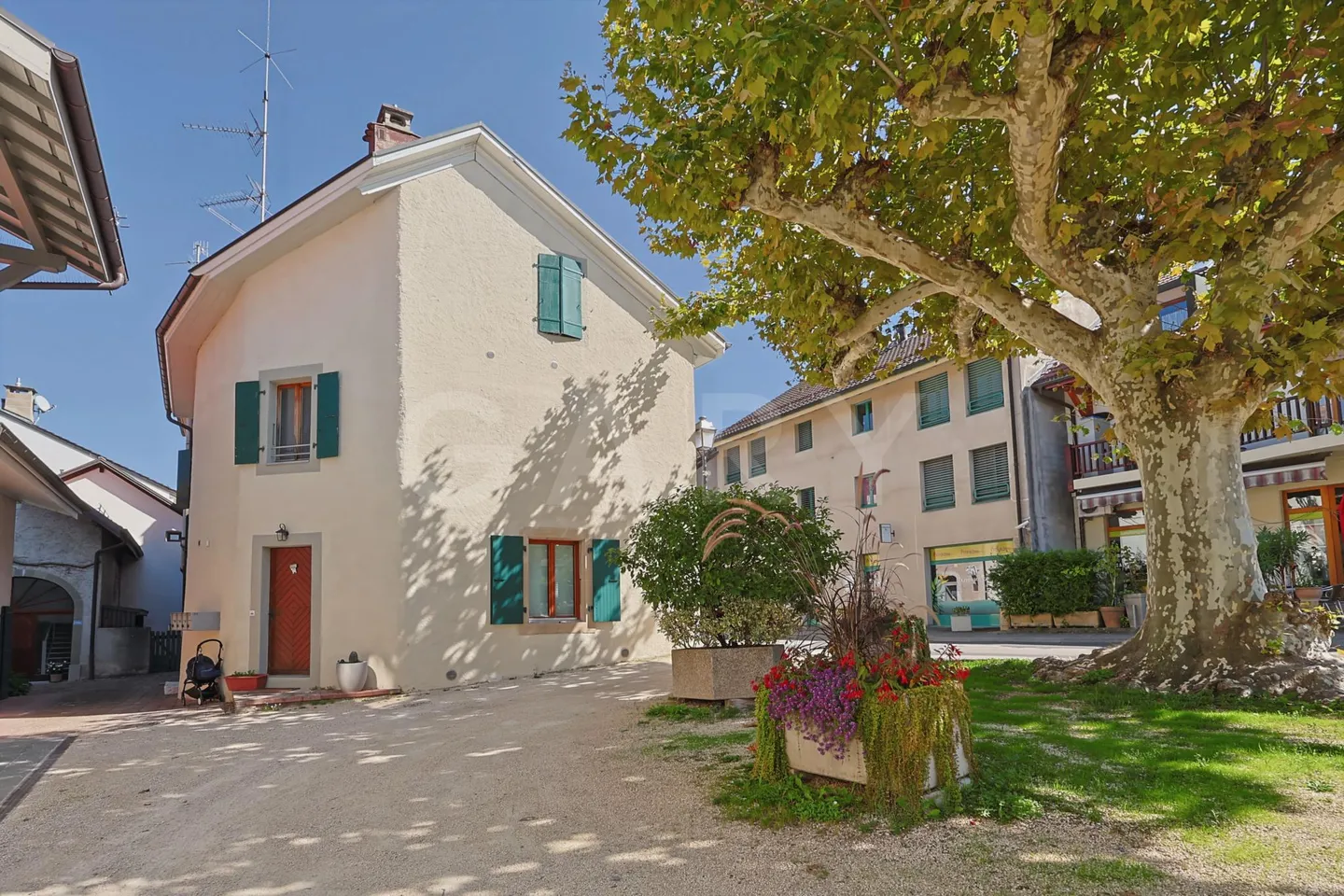 CASATAX - Appartement Triplex de 5 pièces au Coeur de Bernex - Photo 1 sur 15