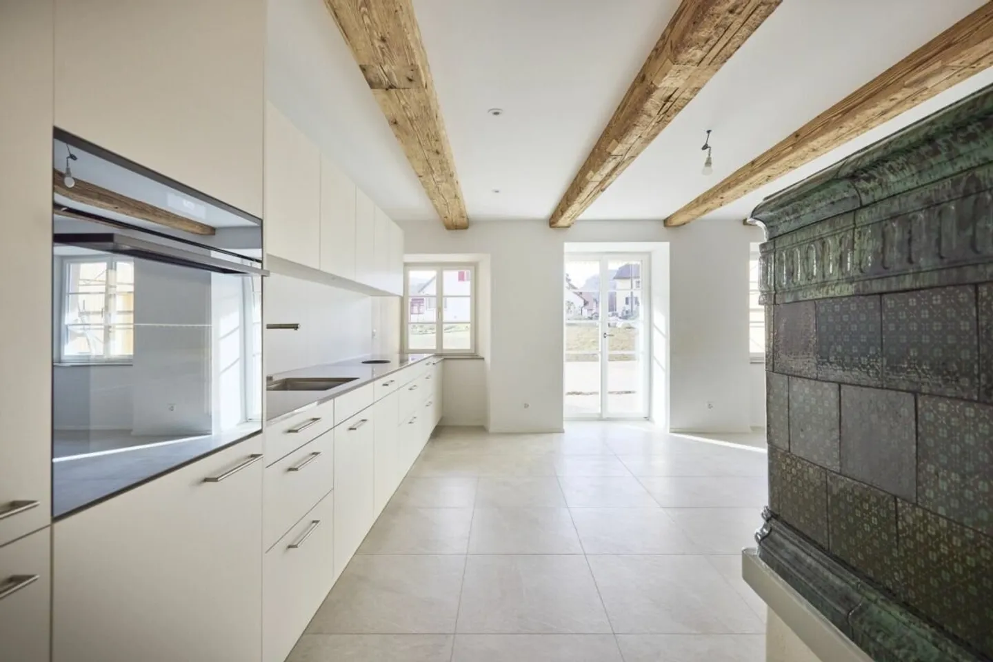 Charmante 5.5-Zimmer-Maisonette-Wohnung in einzigartiger historischer Mühle - Foto 3 von 15