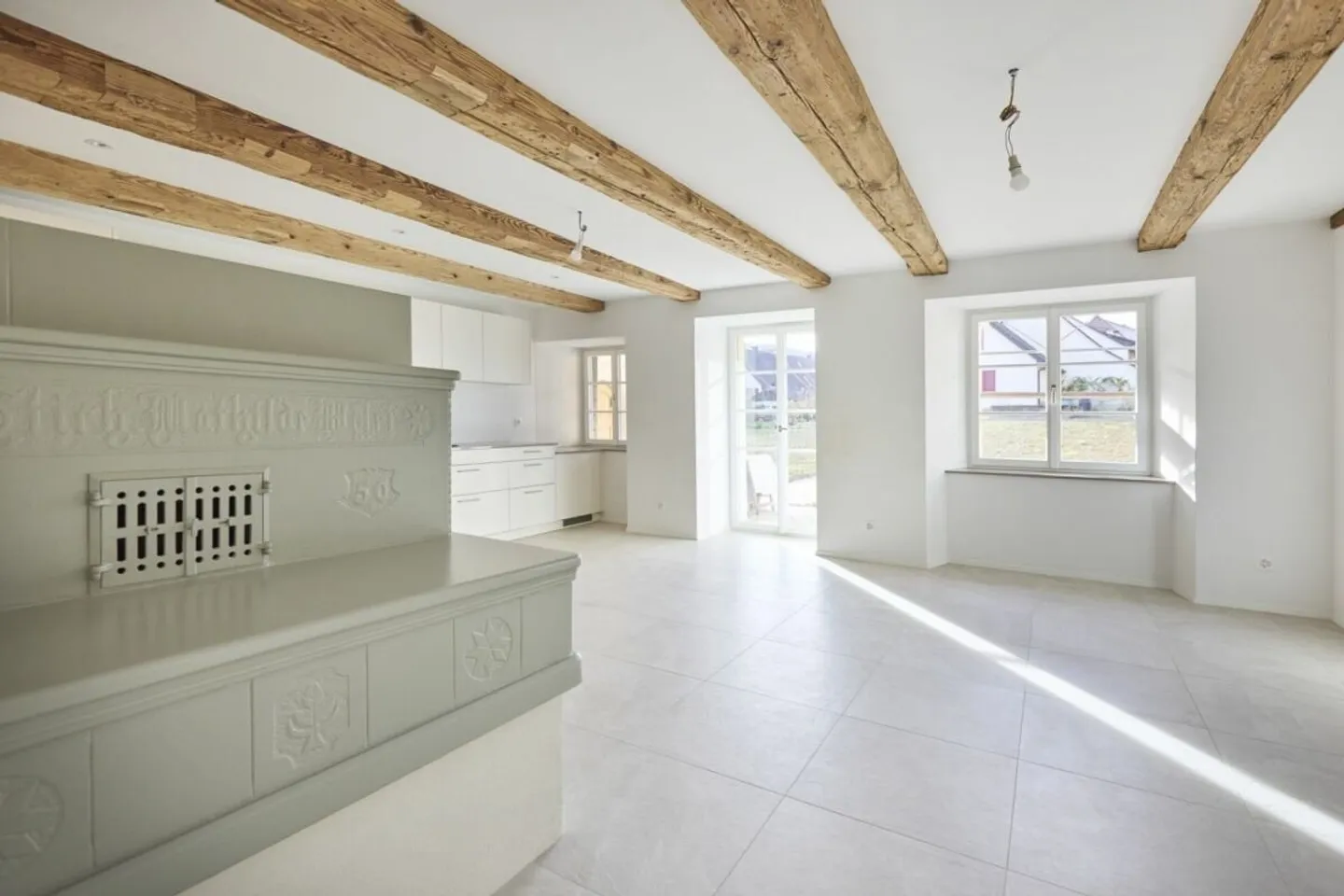 Charmante 5.5-Zimmer-Maisonette-Wohnung in einzigartiger historischer Mühle - Foto 4 von 15