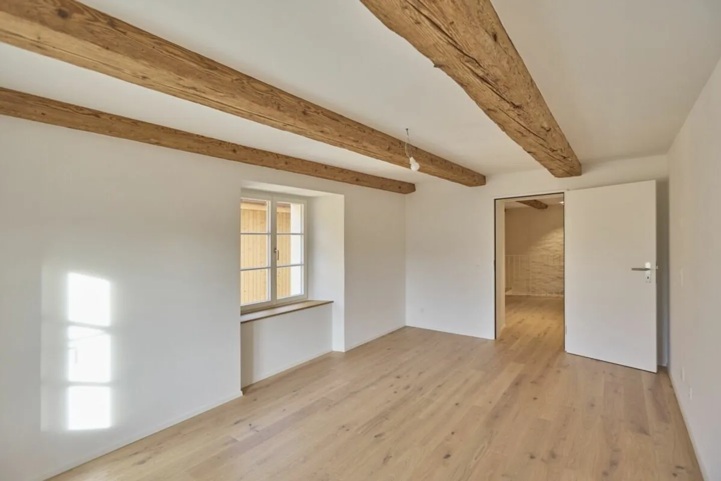 Charmante 5.5-Zimmer-Maisonette-Wohnung in einzigartiger historischer Mühle - Foto 7 von 15