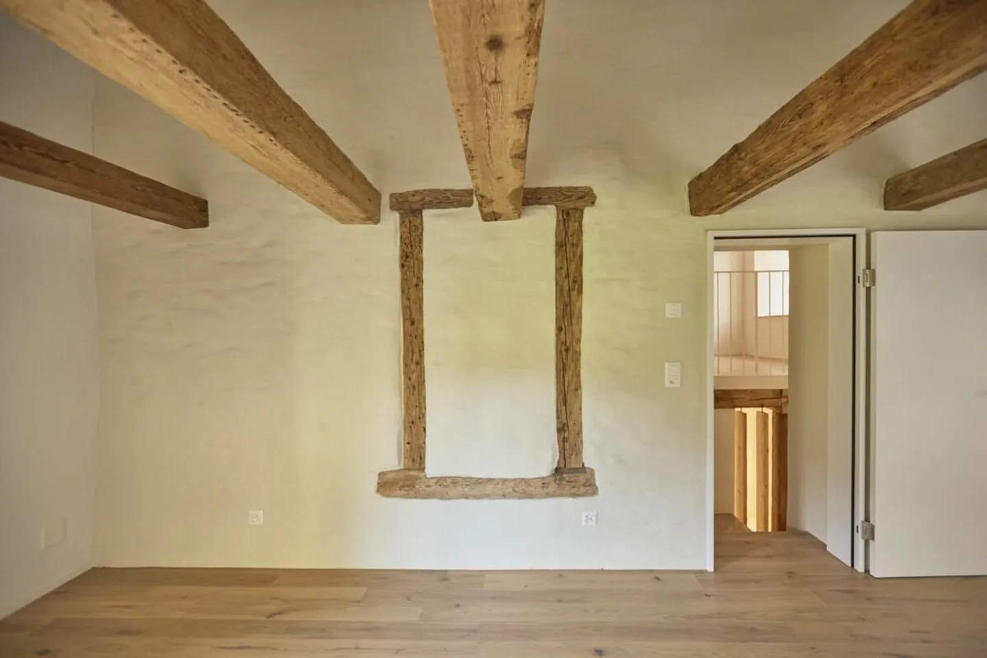 Charmante 5.5-Zimmer-Maisonette-Wohnung in einzigartiger historischer Mühle - Foto 10 von 15