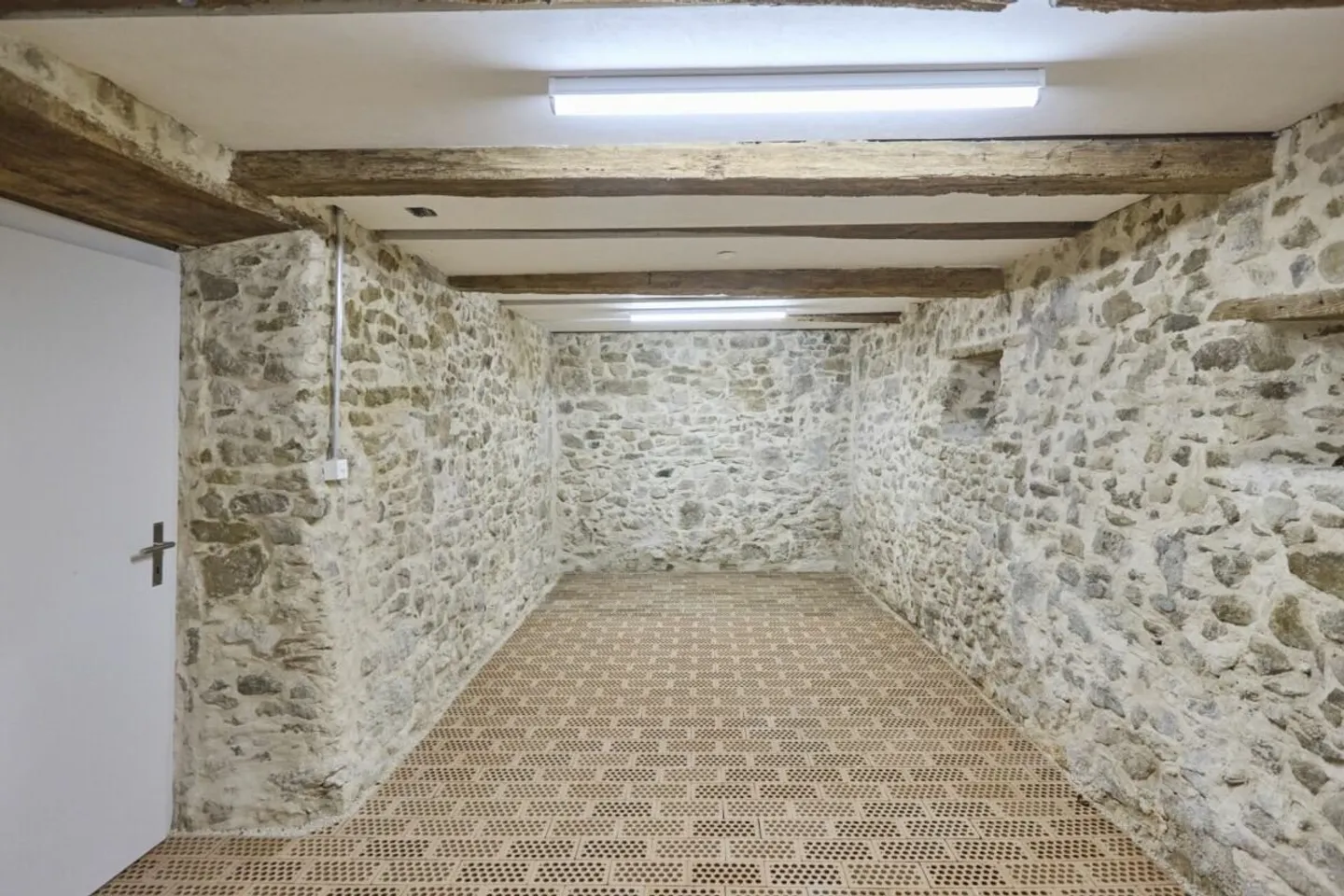 Charmante 5.5-Zimmer-Maisonette-Wohnung in einzigartiger historischer Mühle - Foto 12 von 15