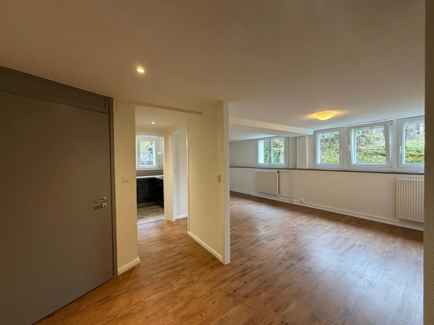 Charmant Studio Rénové - Photo 2 sur 5