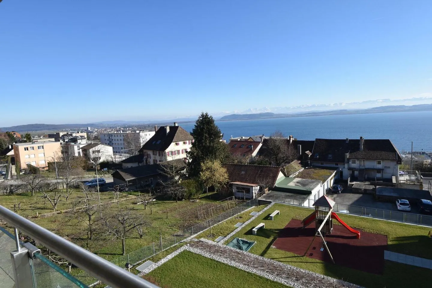 Appartement moderne avec vue imprenable - Photo 2 sur 10