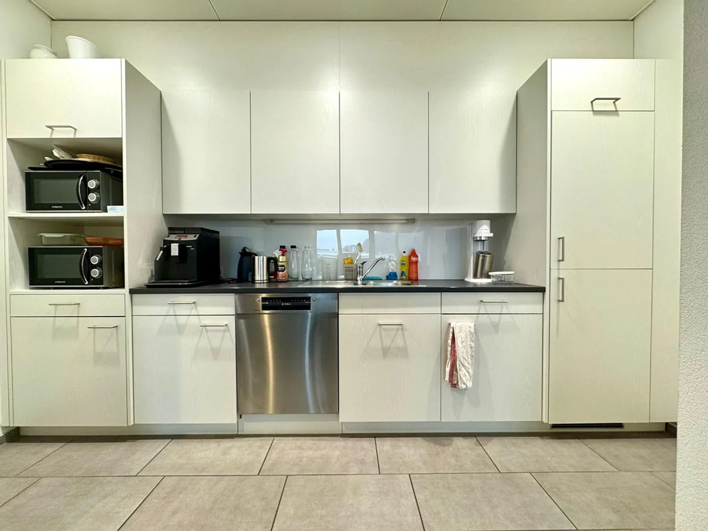 Top modern and central - Photo 3 of 5