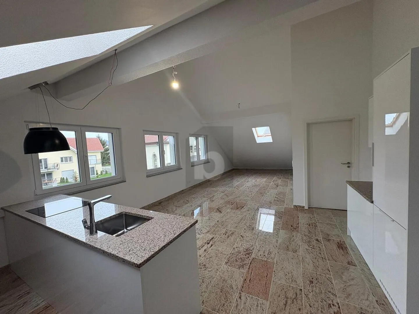 NOUVEAU BÂTIMENT - PREMIÈRE OCCUPATION AVEC CHARME PARTICULIER - Photo 2 sur 6