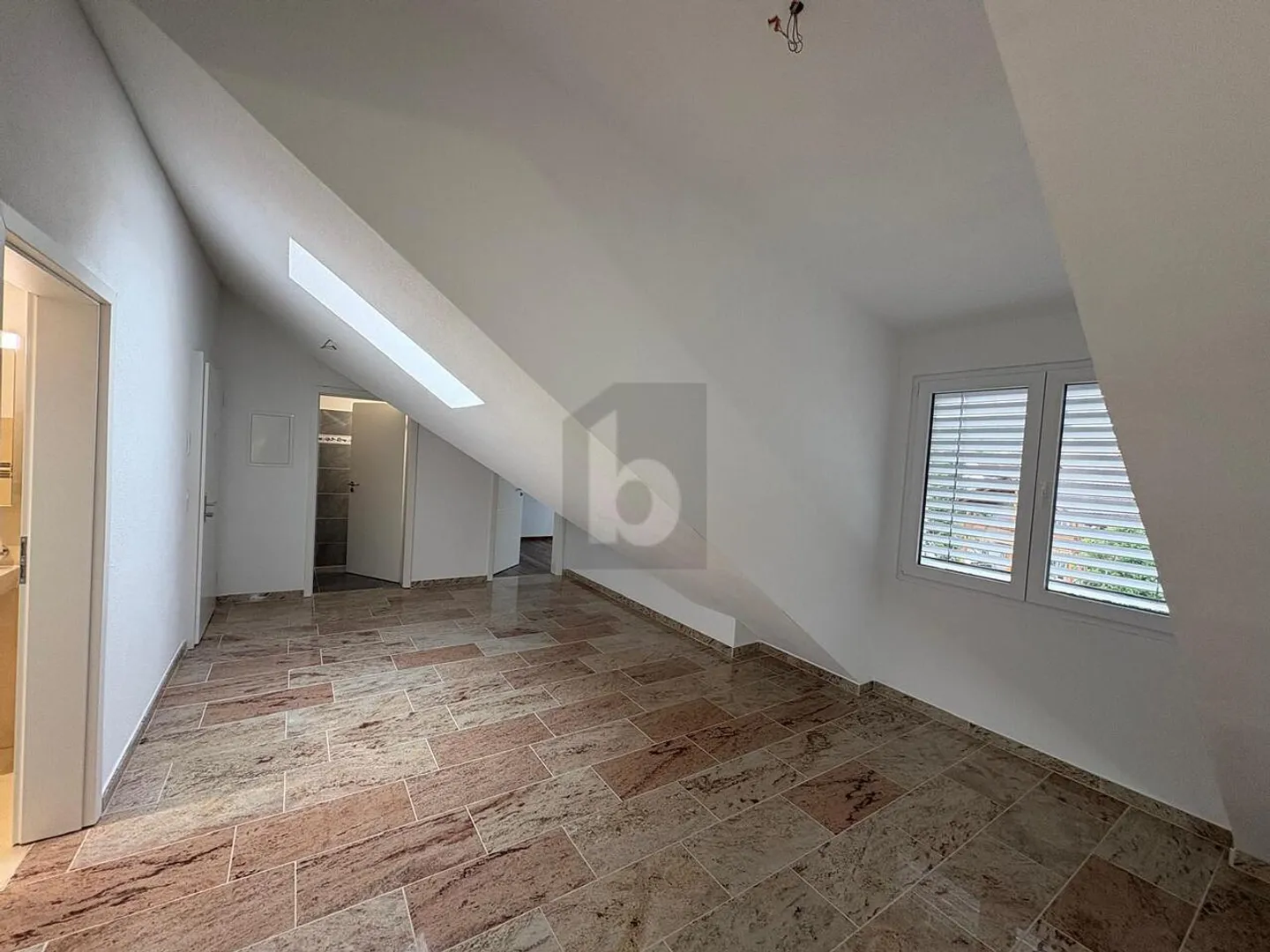 NOUVEAU BÂTIMENT - PREMIÈRE OCCUPATION AVEC CHARME PARTICULIER - Photo 5 sur 6