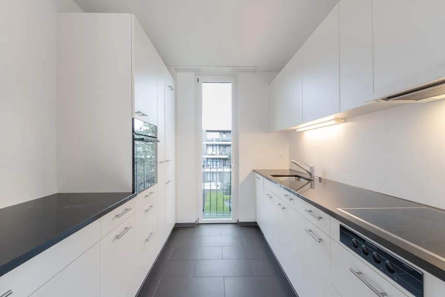 Appartement confortable de 3,5 pièces avec balcon à Bern Brünnen - Photo 2 sur 10