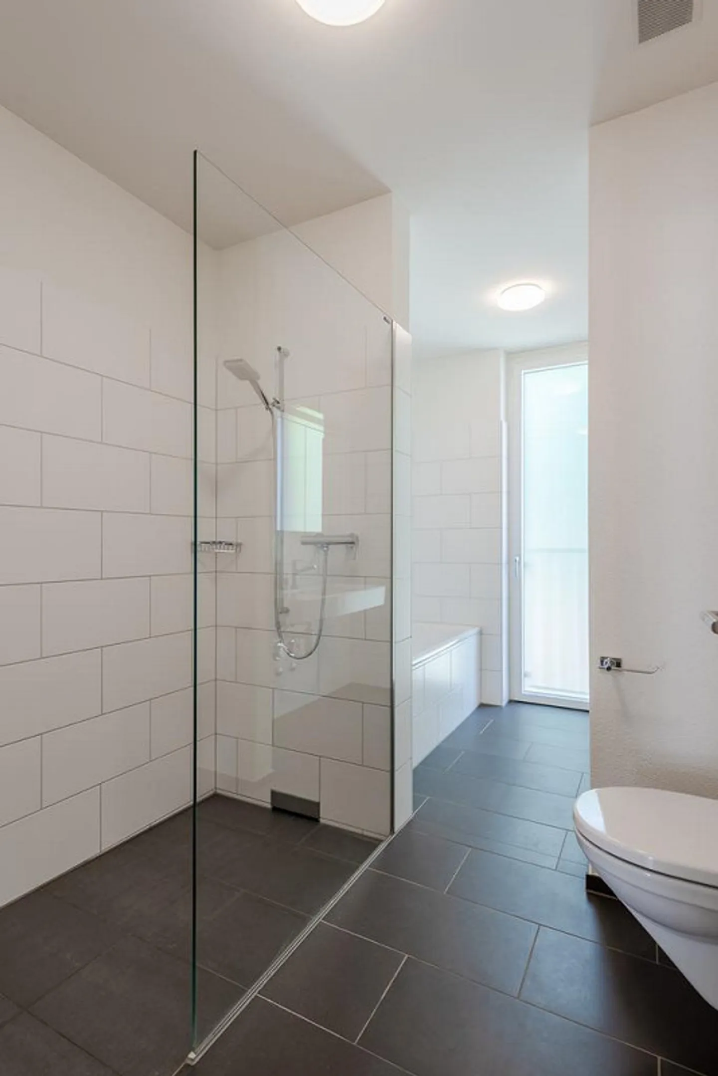 Appartement confortable de 3,5 pièces avec balcon à Bern Brünnen - Photo 3 sur 10