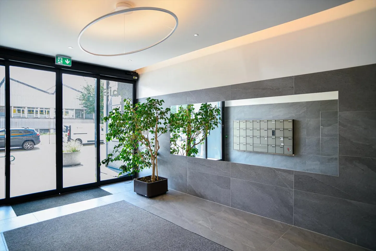 FOR RENT – Modern office space of 315 m² in the heart of Carouge - Photo 1 of 5