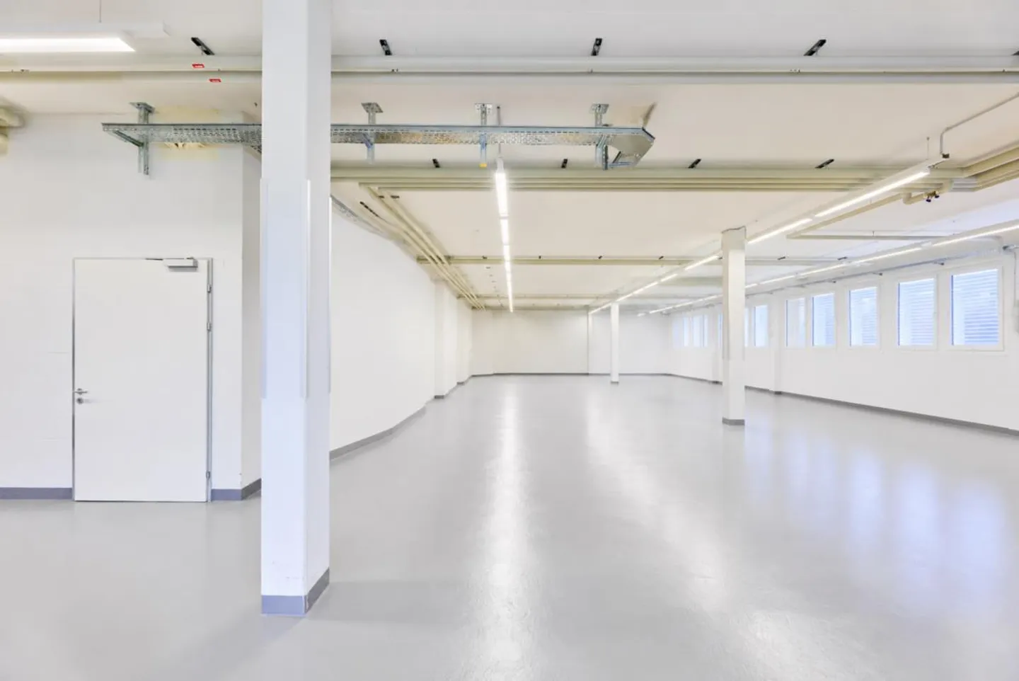Accessible storage and workshop space with roller door - Photo 4 of 12