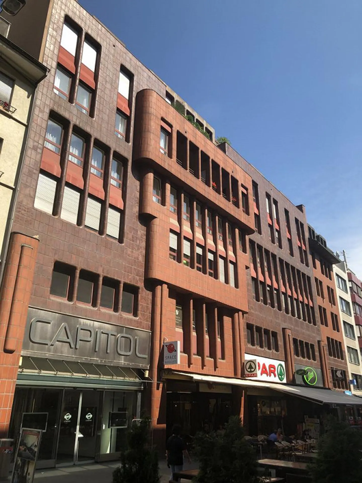 AU COEUR DE L'ACTION APPARTEMENT 2.5 PIÈCES - Photo 1 sur 8