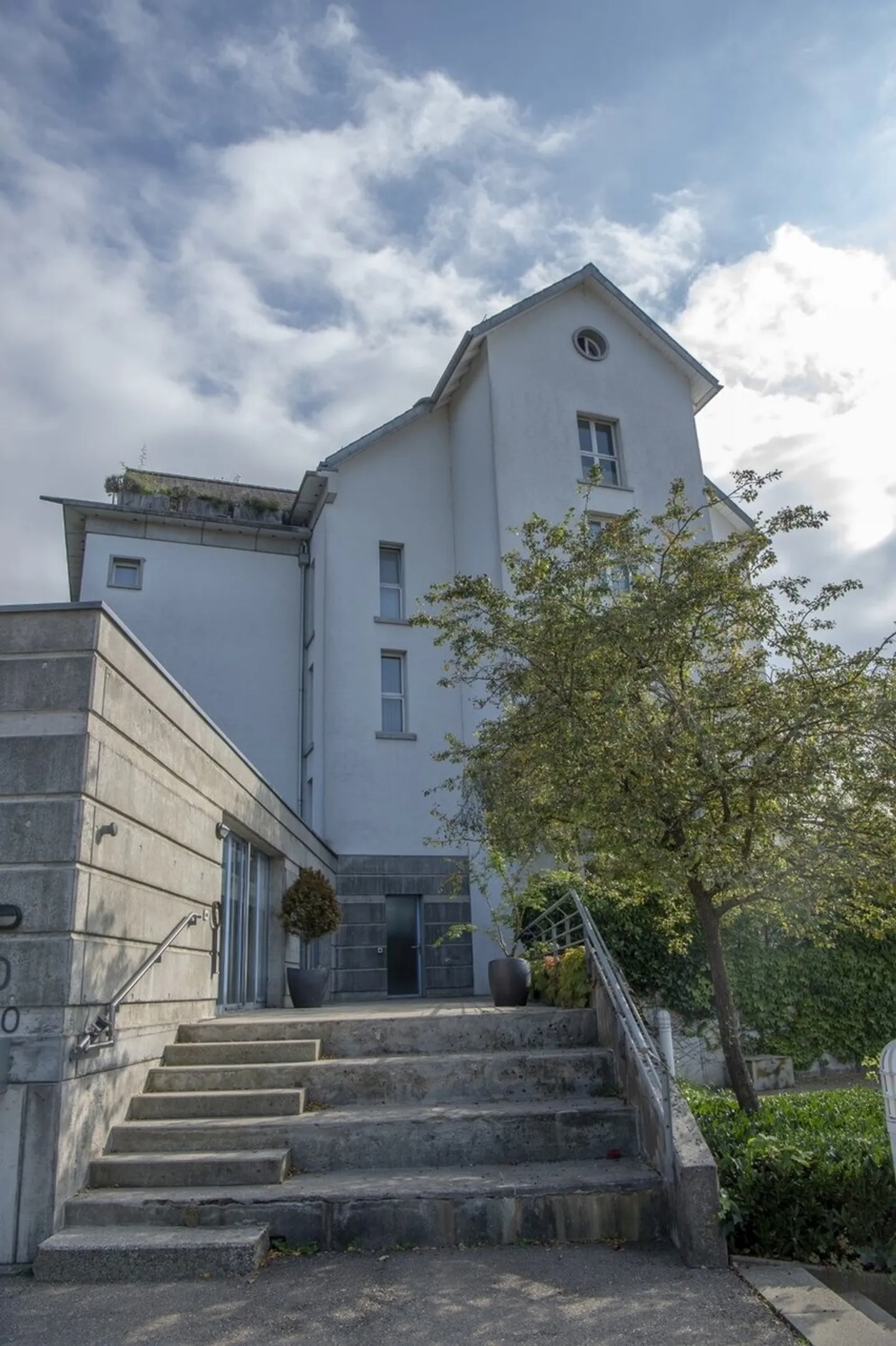 Sunny 4.5-room apartment on the ground floor is waiting for you! - Photo 2 of 10