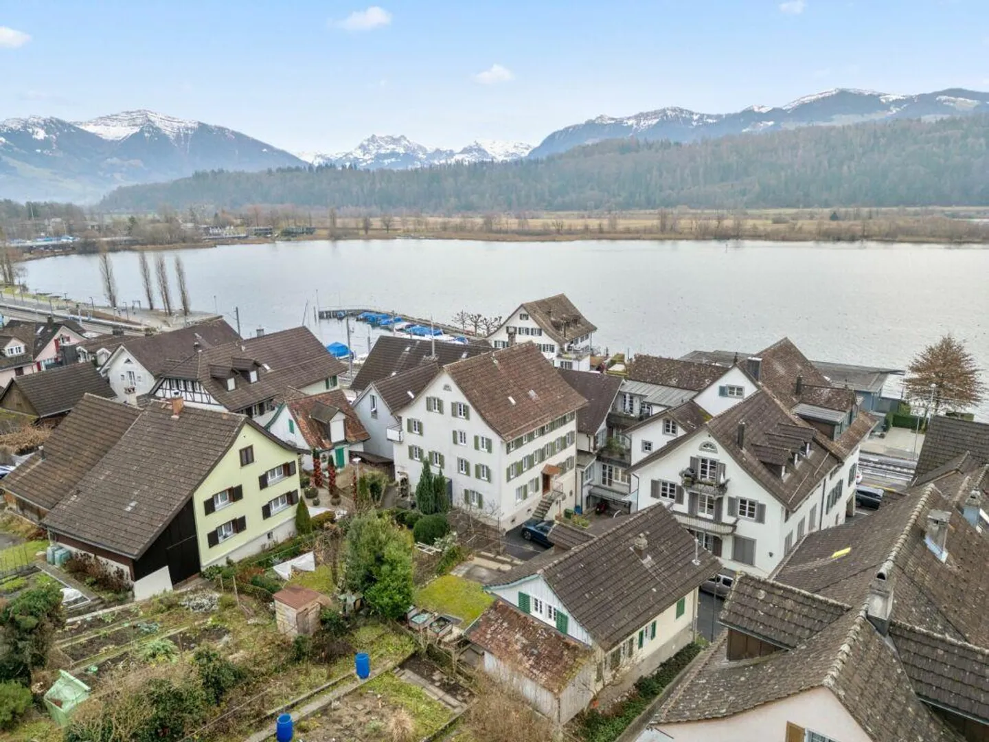 Un bijou dans le meilleur emplacement - incluant un rare garage double - Photo 2 sur 6