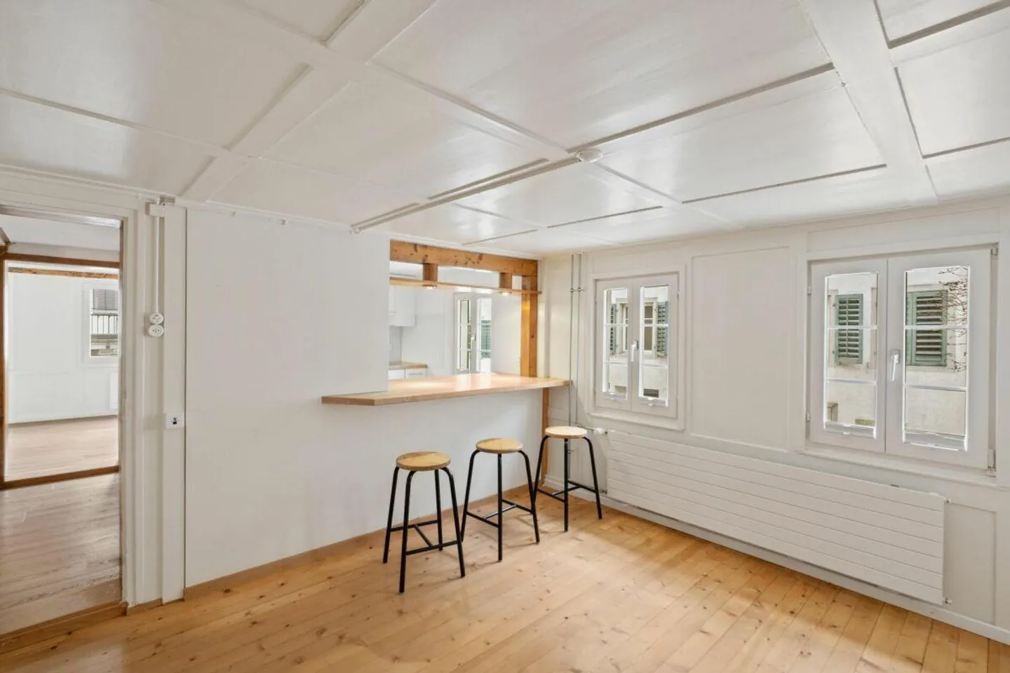 Un bijou dans le meilleur emplacement - incluant un rare garage double - Photo 3 sur 6