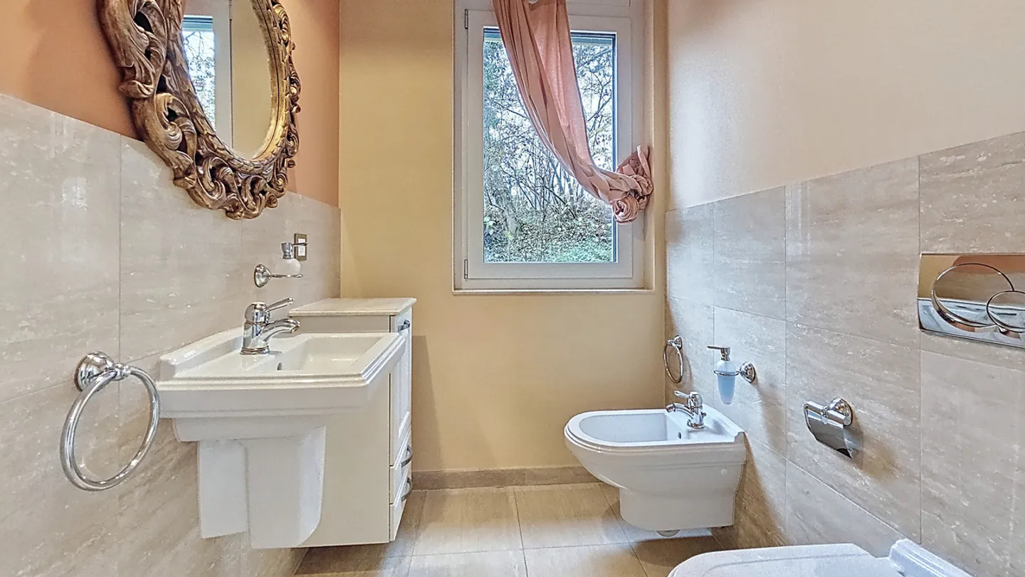 Luxury Apartment with Garden - Photo 10 of 13