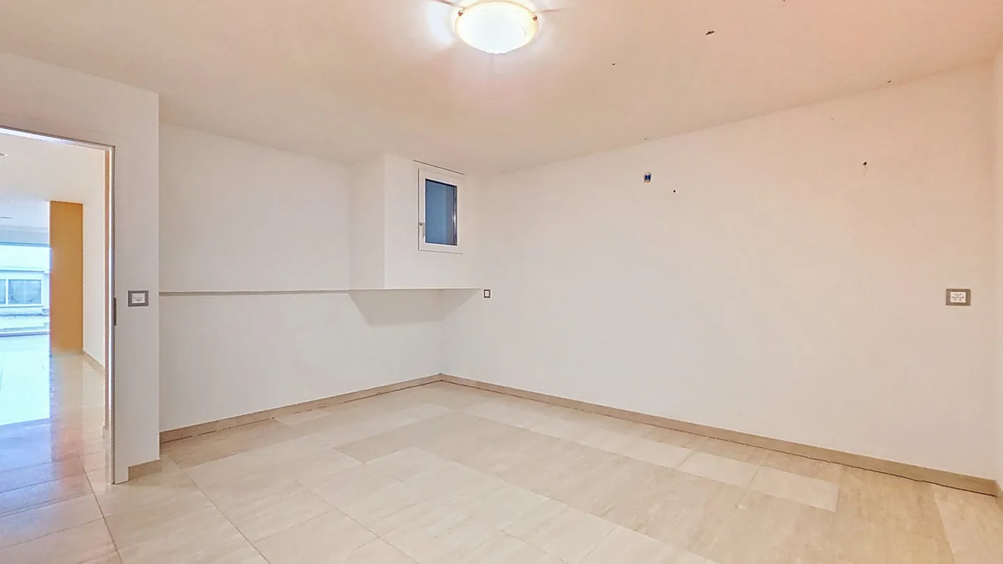 Luxury Apartment with Garden - Photo 12 of 13