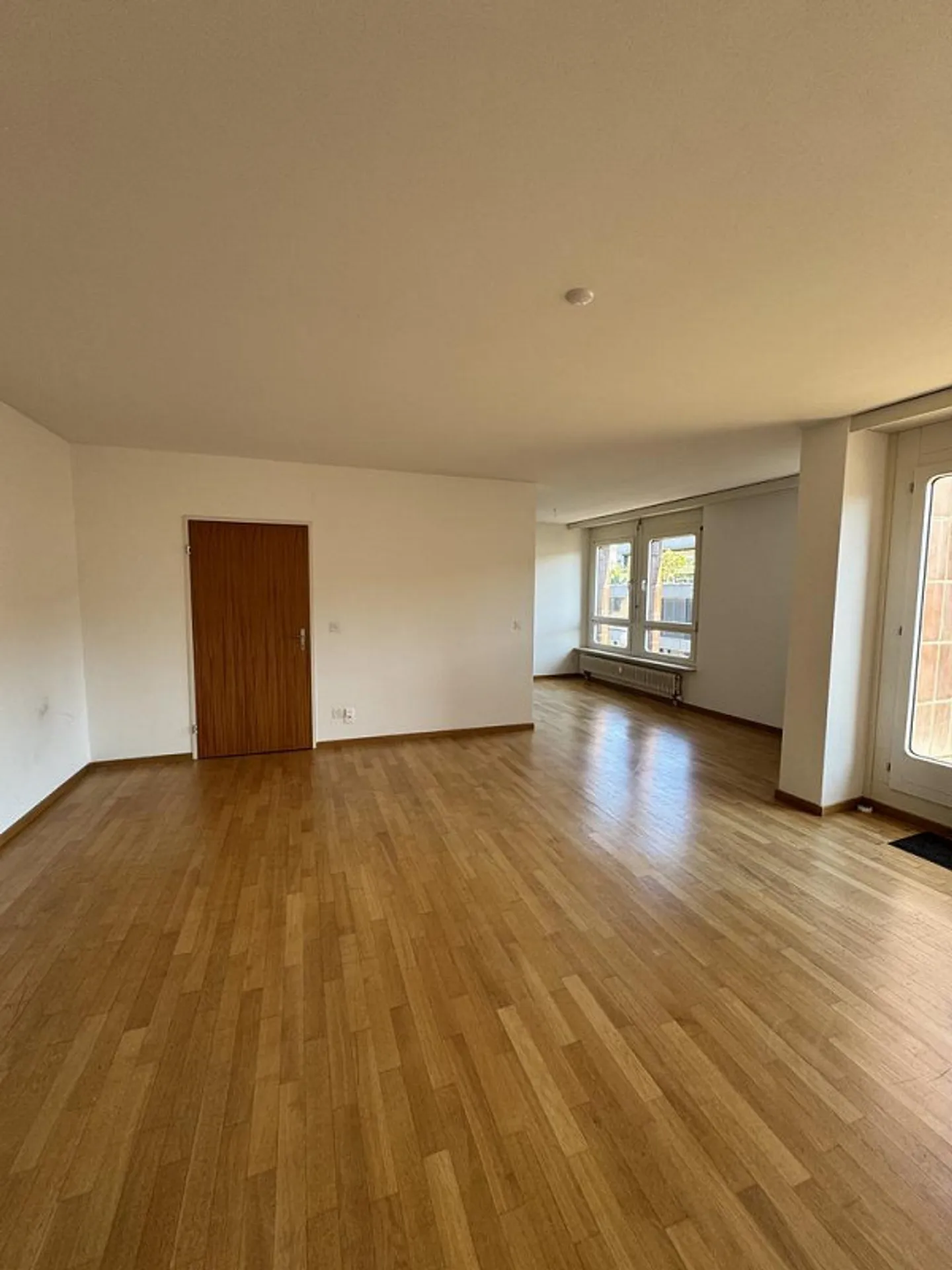 AU COEUR DE L'ACTION APPARTEMENT 2.5 PIÈCES - Photo 3 sur 8