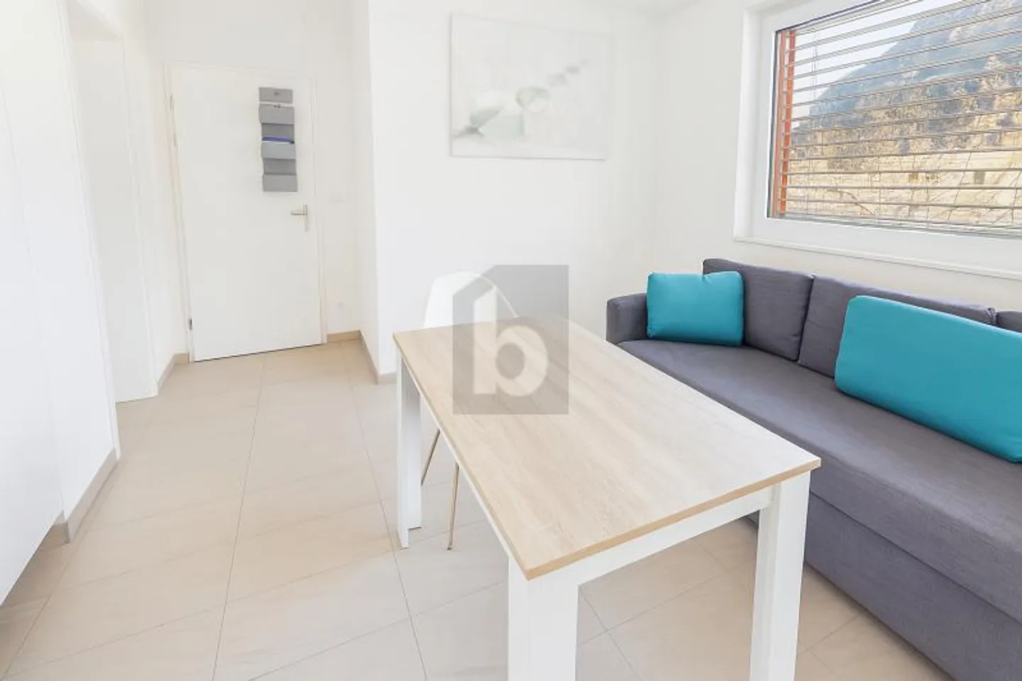 Sunny 2.5-Room Apartment - Photo 4 of 6