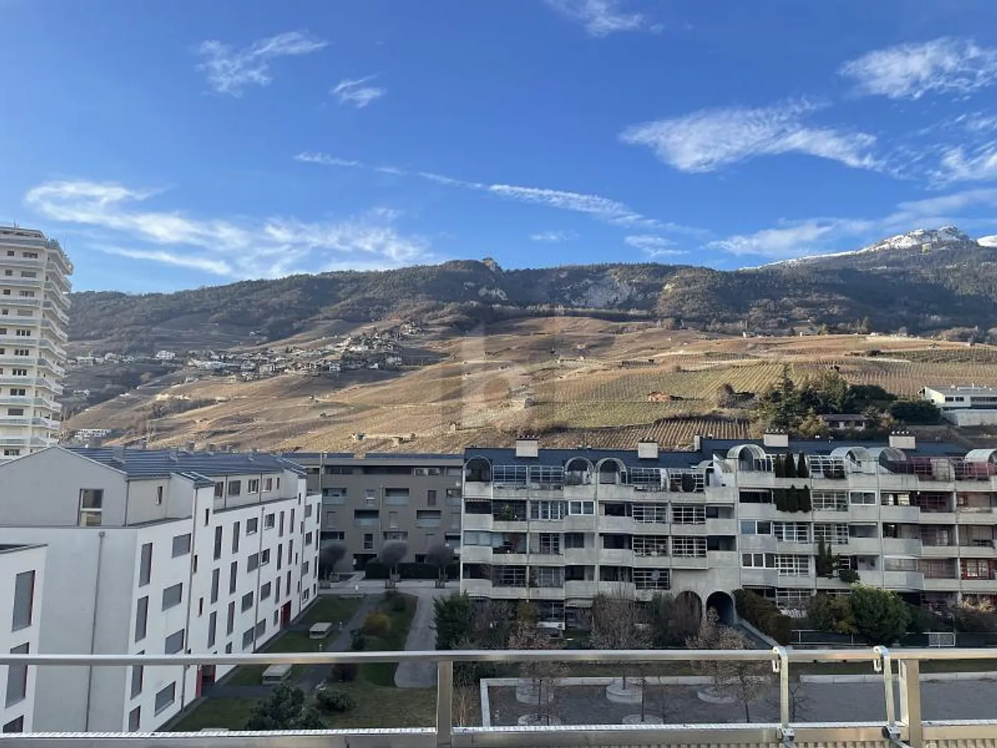 Sunny 2.5-Room Apartment - Photo 1 of 6