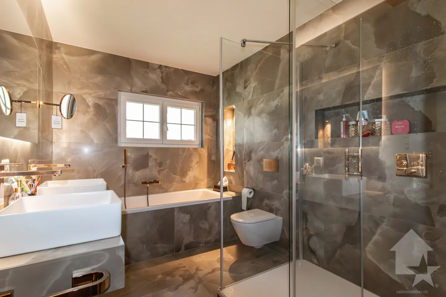 Magnificent 6.5-room villa renovated with studio and large garden - Photo 16 of 30