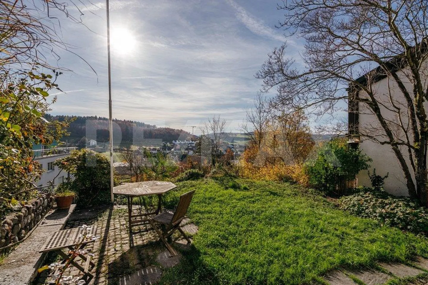 Charm, Style and Warmth: A Scenic Location - Photo 2 of 13