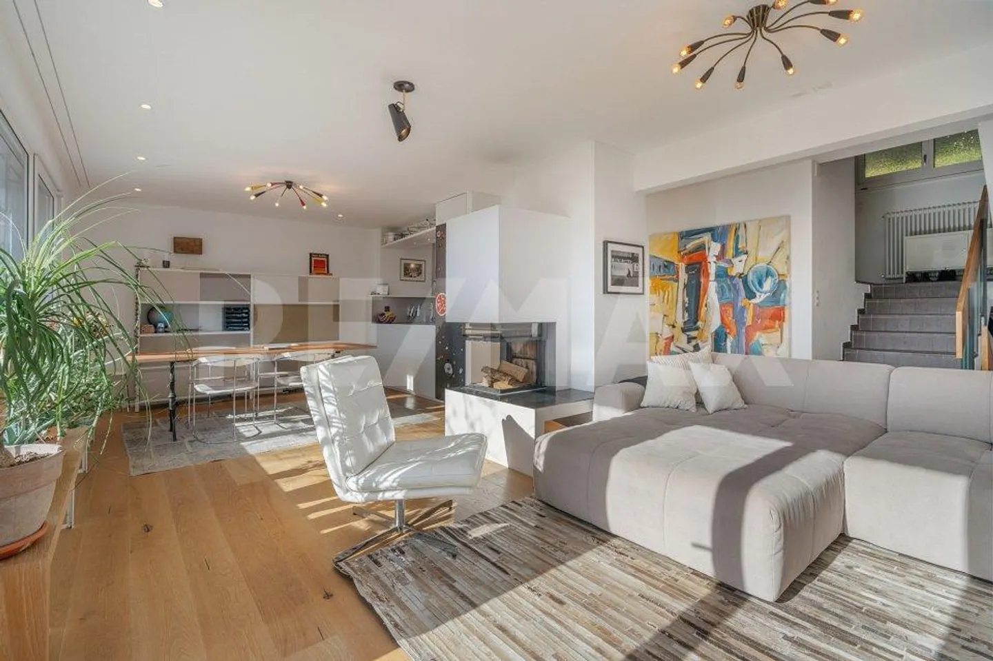 Charm, Style and Warmth: A Scenic Location - Photo 3 of 13