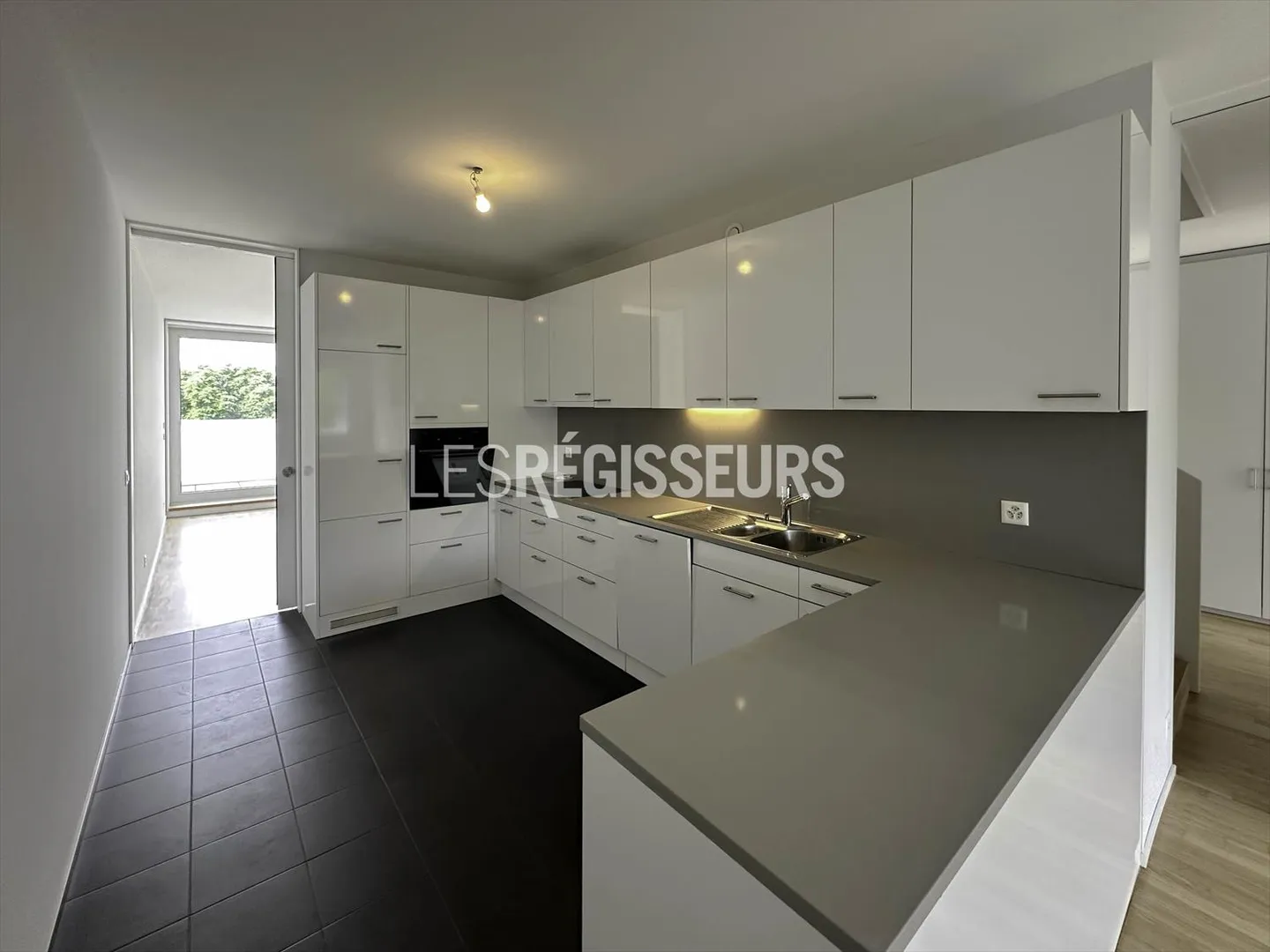 Appartamento 7.5 stanze - Foto 3 di 13