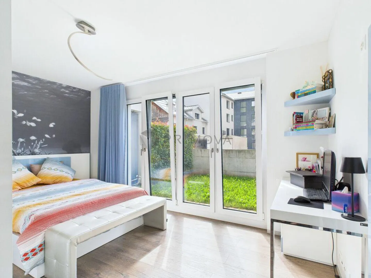 Appartamento moderno al piano terra a Domat/Ems con giardino privato e area salotto coperta - Foto 5 di 10