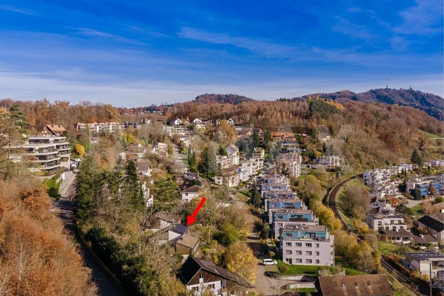 Charm, Style and Warmth: A Scenic Location - Photo 5 of 13