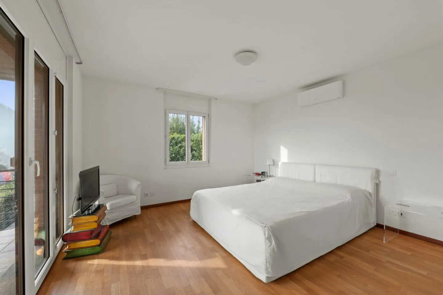 Exclusive Villa in a privileged position - Photo 11 of 16