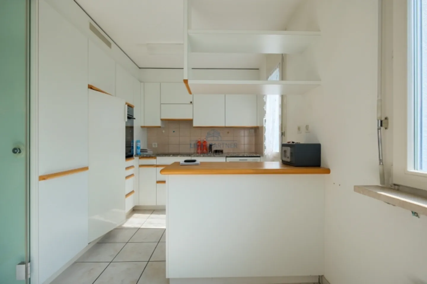 Appartement charmant et lumineux de 4,5 pièces avec un agencement polyvalent à Binningen - Photo 3 sur 10