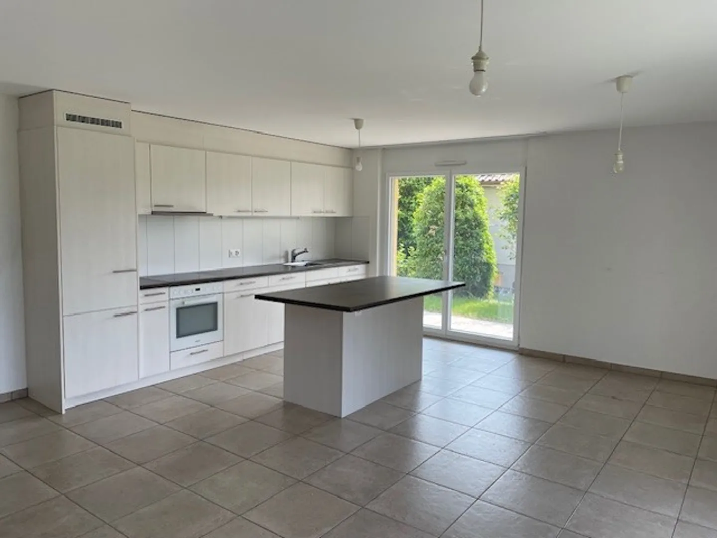 3.5 Room Apartment - Photo 2 of 11