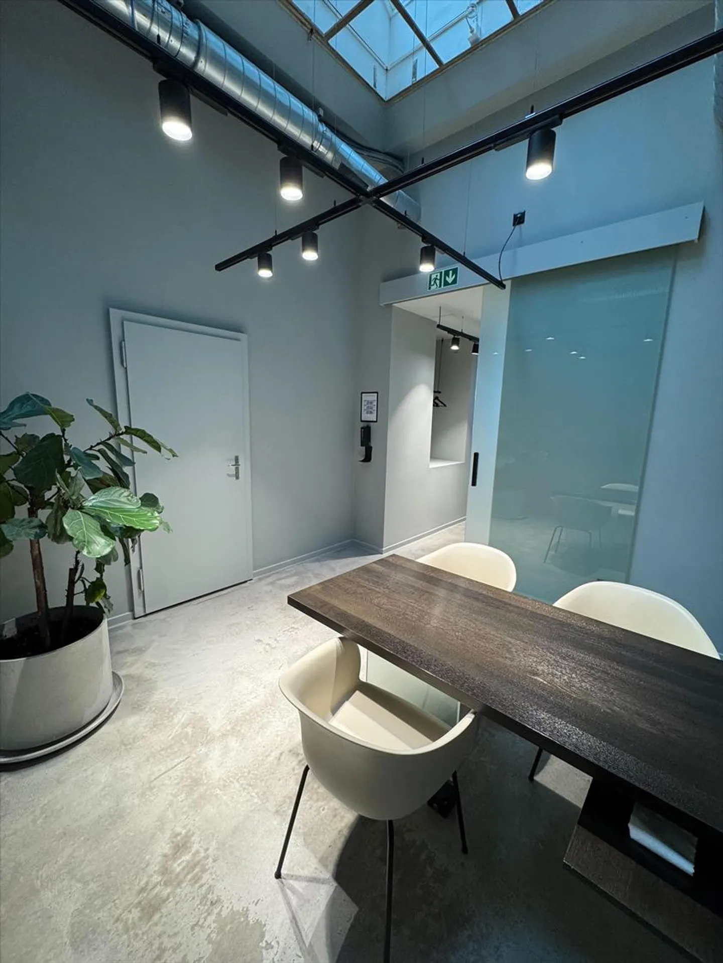 Modern Business Premises – Central Location at Schifflände Basel - Photo 2 of 6