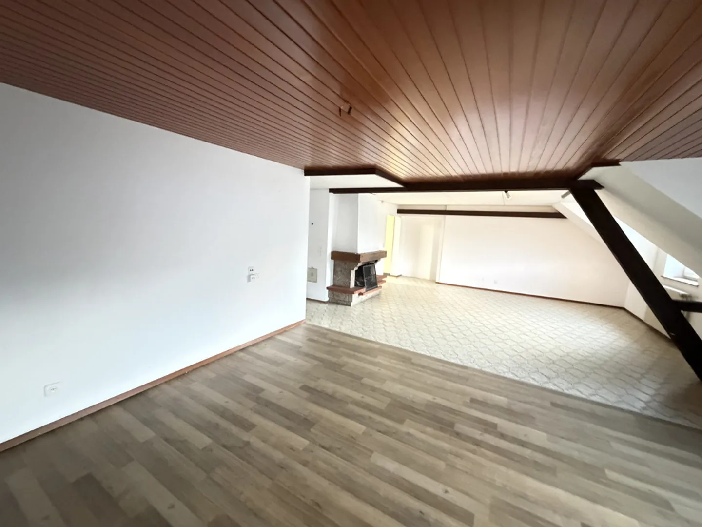 Ein geräumiges Wohnzimmer und eine Terrasse - Foto 2 von 12