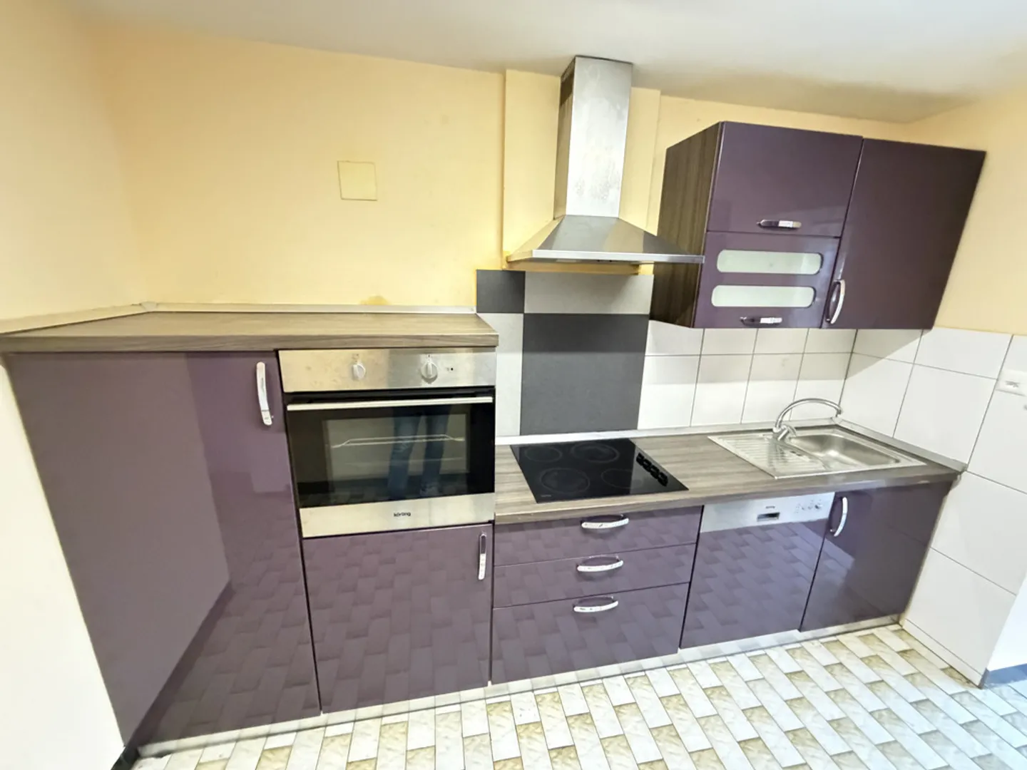 Ein geräumiges Wohnzimmer und eine Terrasse - Foto 4 von 12