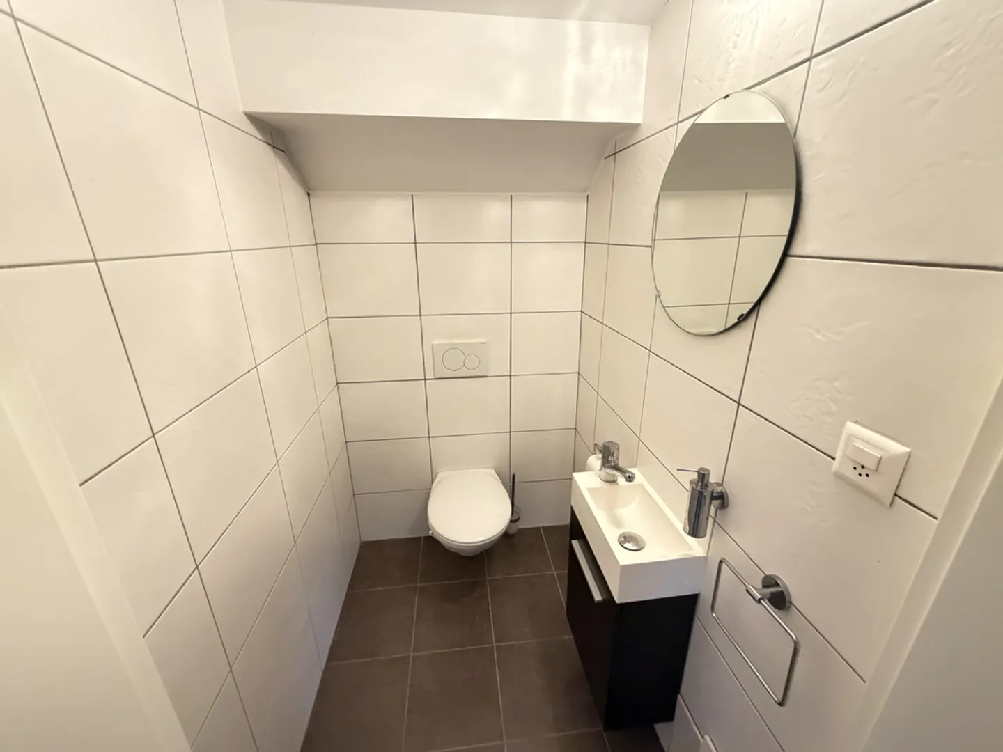 Ein geräumiges Wohnzimmer und eine Terrasse - Foto 12 von 12