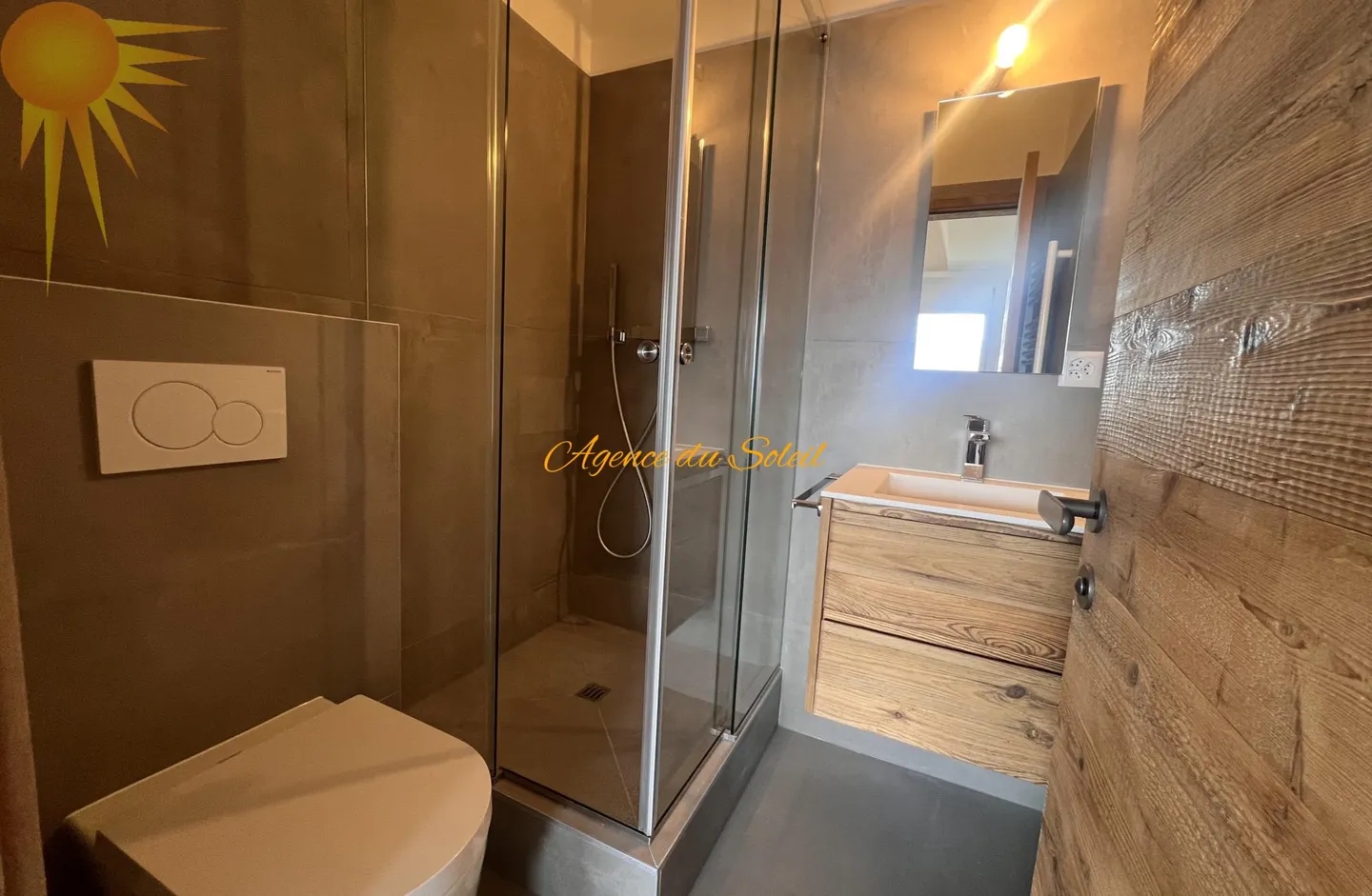 Superb penthouse duplex of 4.5 rooms, fully renovated in 2024! - Photo 25 of 30