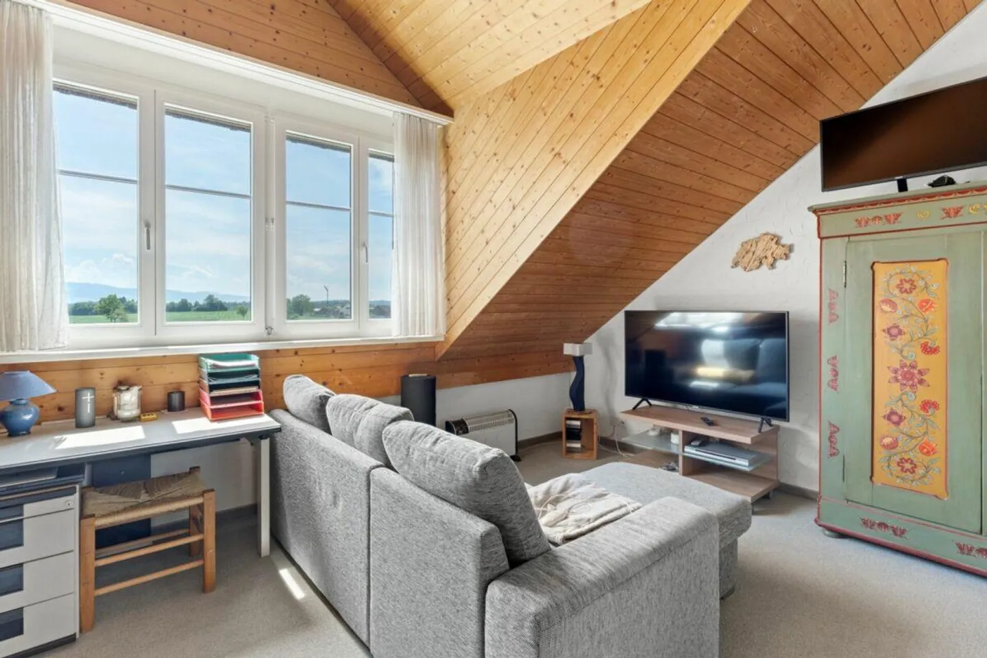 Spacious & Charming House for Your Family - Photo 15 of 20